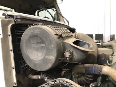 Volvo VNL Air Cleaner / Air Filter Housing