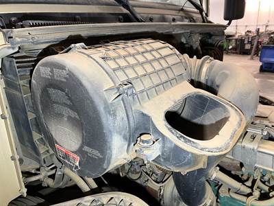 Volvo VNL Air Cleaner / Air Filter Housing