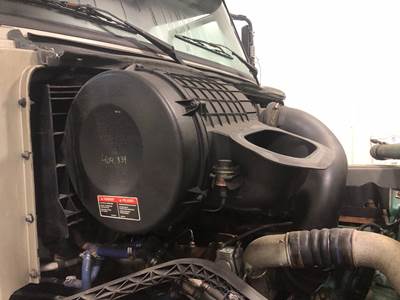 Volvo VNL Air Cleaner / Air Filter Housing