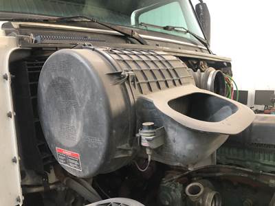 Volvo VNL Air Cleaner / Air Filter Housing