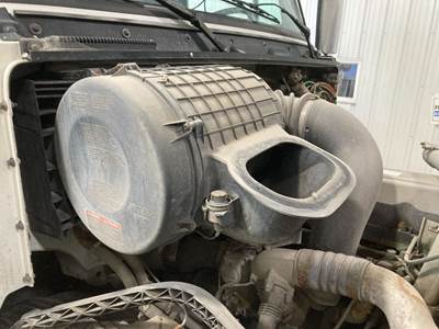 Volvo VNL Air Cleaner / Air Filter Housing