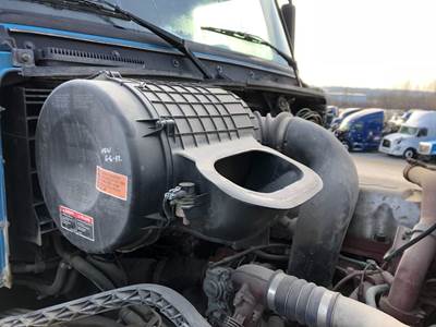 Volvo VNL Air Cleaner / Air Filter Housing