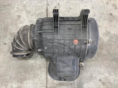 Volvo VNL Air Cleaner / Air Filter Housing