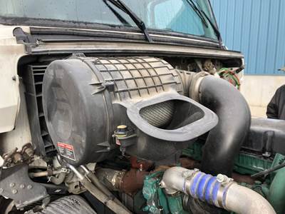 Volvo VNL Air Cleaner / Air Filter Housing