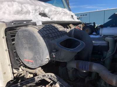 Volvo VNL Air Cleaner / Air Filter Housing