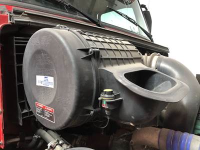 Volvo VNL Air Cleaner / Air Filter Housing