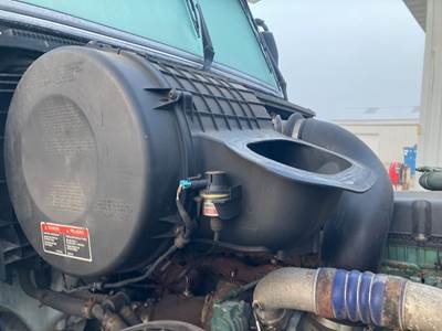 Volvo VNL Air Cleaner / Air Filter Housing