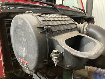 Volvo VNL Air Cleaner / Air Filter Housing