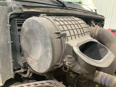Volvo VNL Air Cleaner / Air Filter Housing