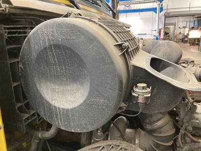 Volvo VNL Air Cleaner / Air Filter Housing