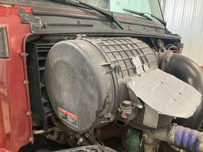 Volvo VNL Air Cleaner / Air Filter Housing