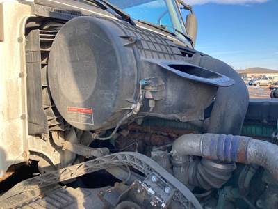 Volvo VNL Air Cleaner / Air Filter Housing