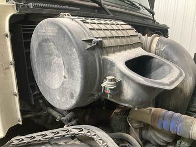 Volvo VNL Air Cleaner / Air Filter Housing