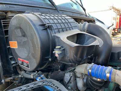 Volvo VNL Air Cleaner / Air Filter Housing