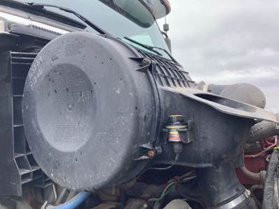 Volvo VNL Air Cleaner / Air Filter Housing