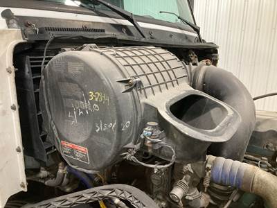 Volvo VNL Air Cleaner / Air Filter Housing