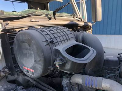 Volvo VNL Air Cleaner / Air Filter Housing