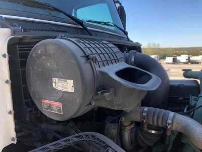 Volvo VNL Air Cleaner / Air Filter Housing
