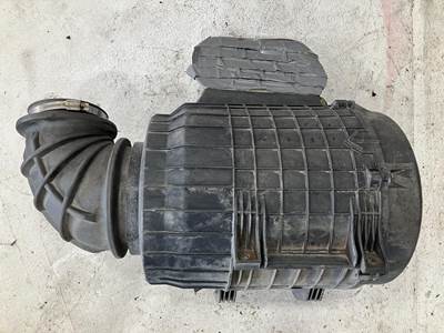 Volvo VNL Air Cleaner / Air Filter Housing
