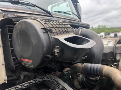 Volvo VNL Air Cleaner / Air Filter Housing