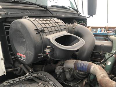 Volvo VNL Air Cleaner / Air Filter Housing