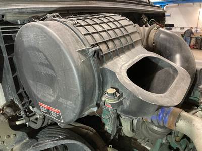 Volvo VNL Air Cleaner / Air Filter Housing