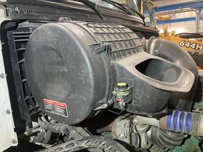 Volvo VNL Air Cleaner / Air Filter Housing