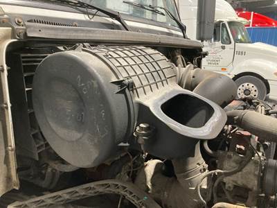 Volvo VNL Air Cleaner / Air Filter Housing