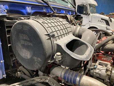 Volvo VNL Air Cleaner / Air Filter Housing