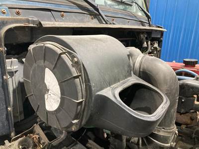 Volvo VNL Air Cleaner / Air Filter Housing