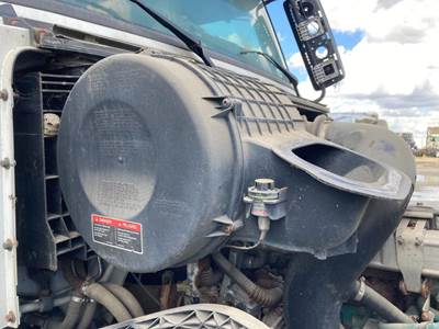 Volvo VNL Air Cleaner / Air Filter Housing