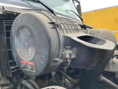Volvo VNL Air Cleaner / Air Filter Housing