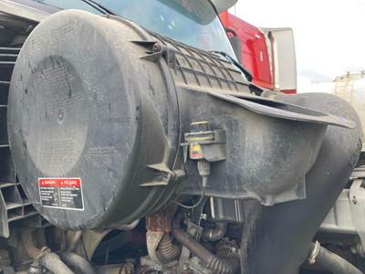 Volvo VNL Air Cleaner / Air Filter Housing