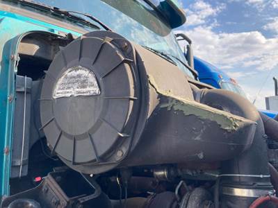 Volvo VNL Air Cleaner / Air Filter Housing