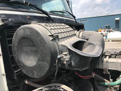 Volvo VNL Air Cleaner / Air Filter Housing