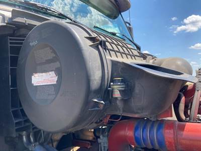 Volvo VNL Air Cleaner / Air Filter Housing