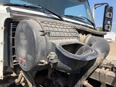 Volvo VNL Air Cleaner / Air Filter Housing