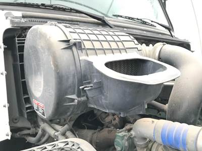 Volvo VNL Air Cleaner / Air Filter Housing