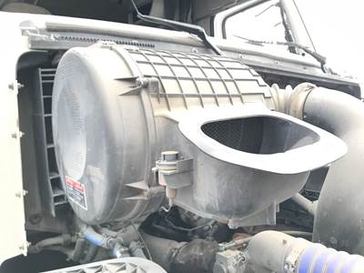 Volvo VNL Air Cleaner / Air Filter Housing