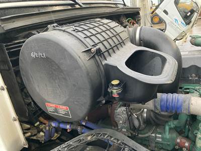 Volvo VNL Air Cleaner / Air Filter Housing