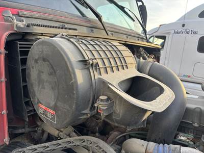 Volvo VNL Air Cleaner / Air Filter Housing