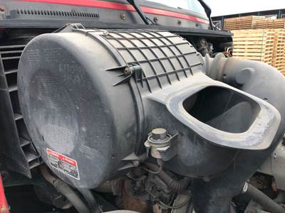 Volvo VNL Air Cleaner / Air Filter Housing
