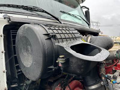 Volvo VNL Air Cleaner / Air Filter Housing