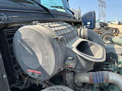 Volvo VNL Air Cleaner / Air Filter Housing