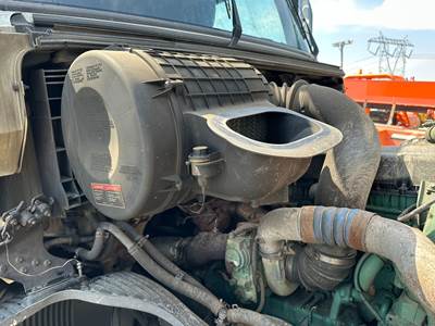 Volvo VNL Air Cleaner / Air Filter Housing