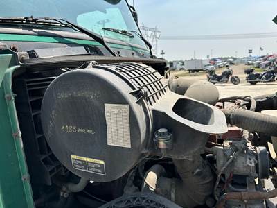 Volvo VNL Air Cleaner / Air Filter Housing