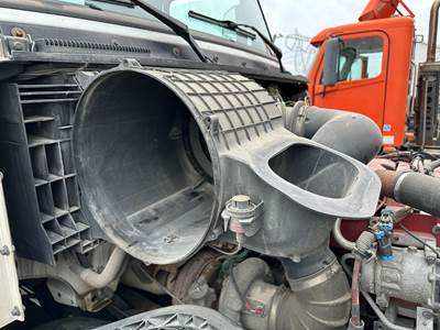 Volvo VNL Air Cleaner / Air Filter Housing