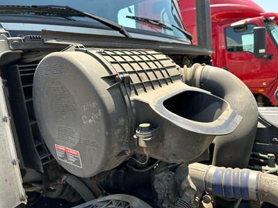Volvo VNL Air Cleaner / Air Filter Housing