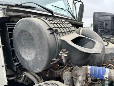 Volvo VNL Air Cleaner / Air Filter Housing