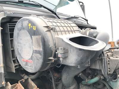 Volvo VNM Air Cleaner / Air Filter Housing